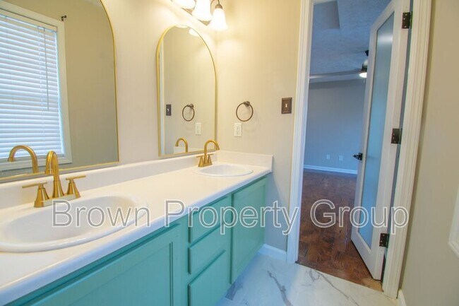 Building Photo - 3685 Pioneer Dr