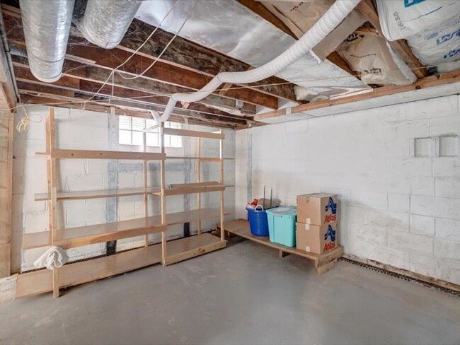 Building Photo - 201 N Owen Dr