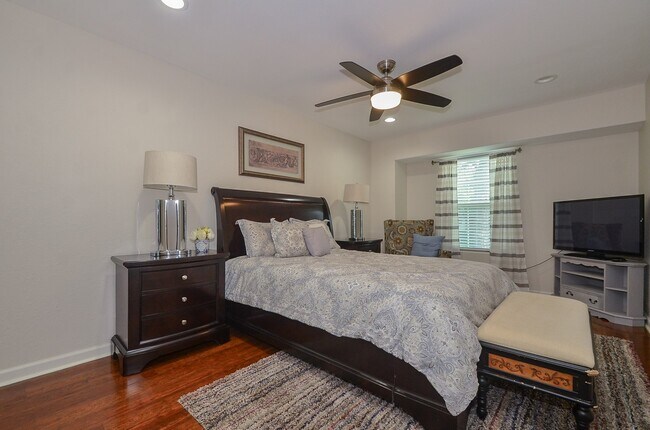 Building Photo - 10264 Briar Forest Dr