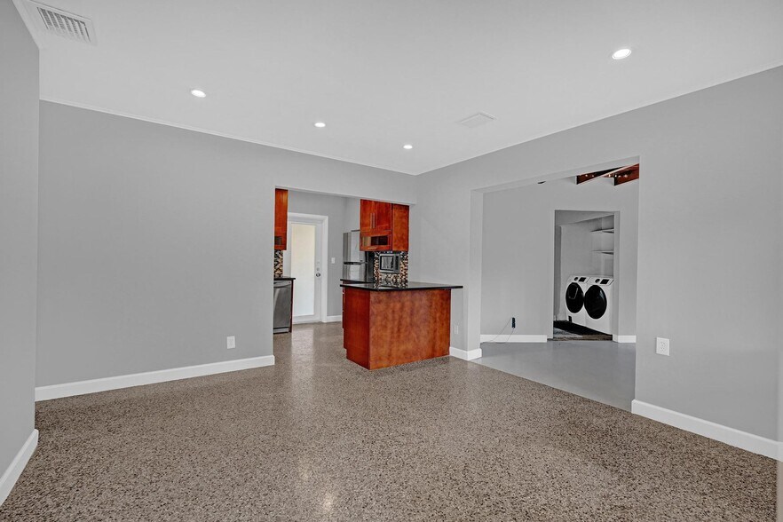 Building Photo - 1101 SW 8th Ter