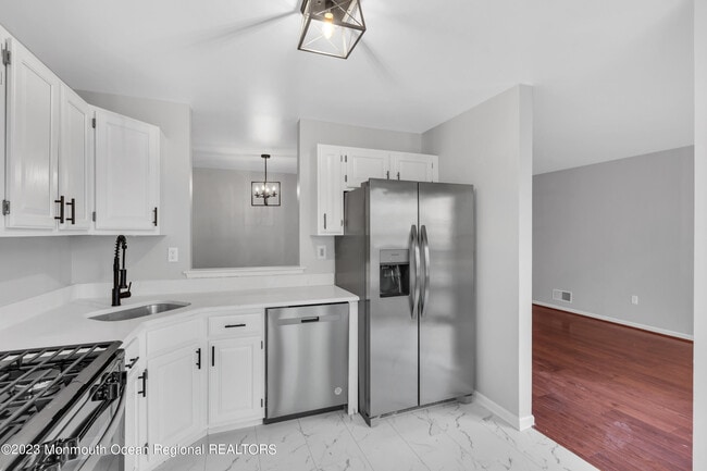 Building Photo - 204 Finch Ct