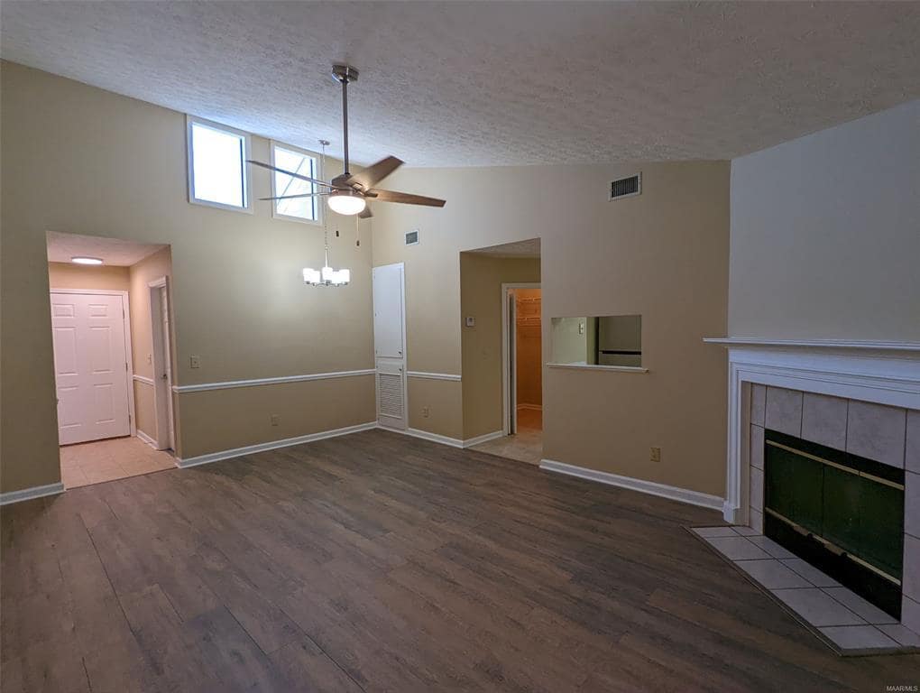 Building Photo - 6222 Bell Gables