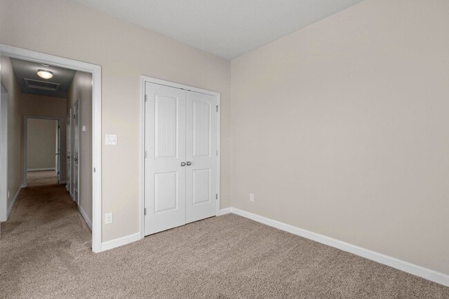 Building Photo - Townhouse For Rent!