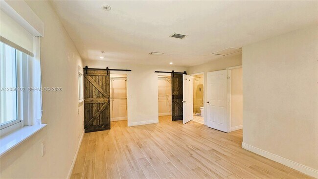 Building Photo - 6550 SW 28th St