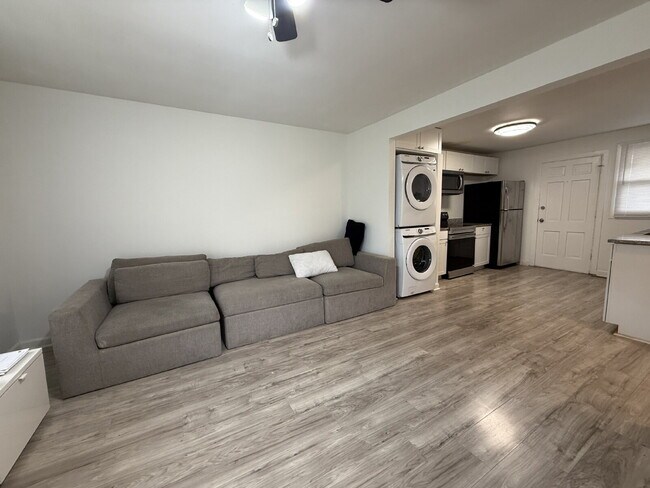 Building Photo - 2 Bedroom Renovated Unit – Walk to Meharry & Fisk Downtown Nashville