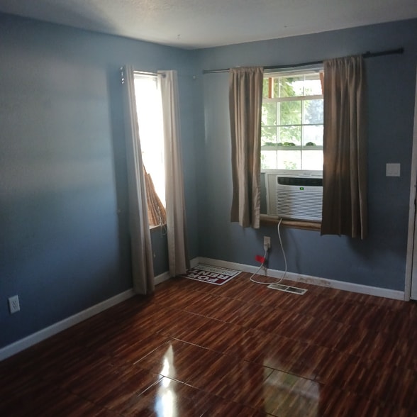 Building Photo - 451 Alexander St NE