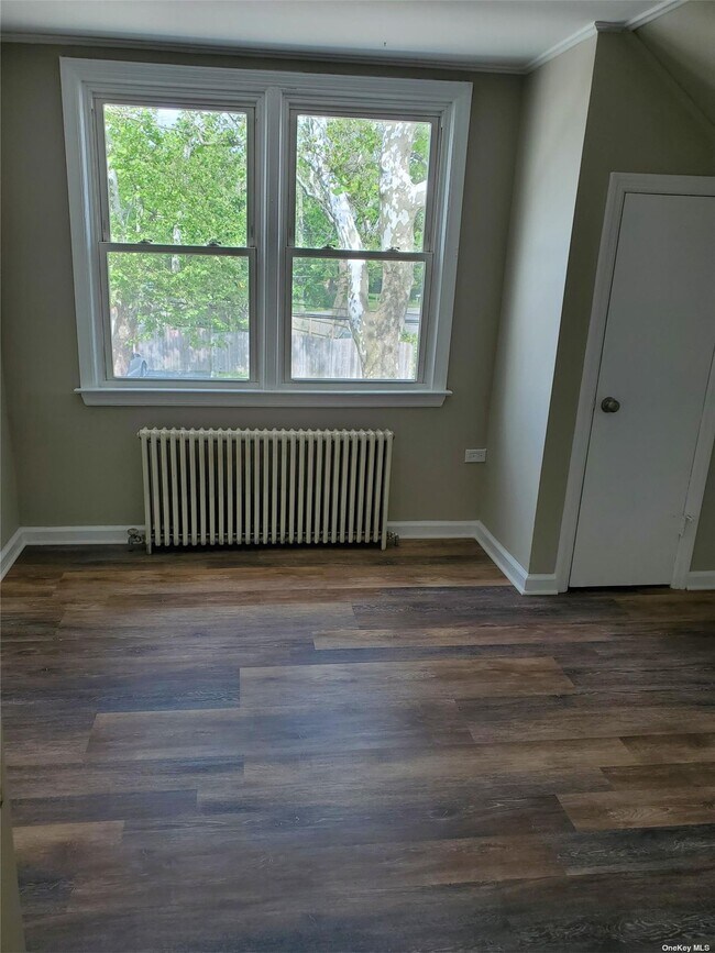 Building Photo - 37 Maplewood Rd