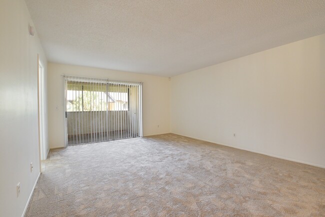 Building Photo - ? Bright & Spacious 1 Bed/1 Bath Condo wit...