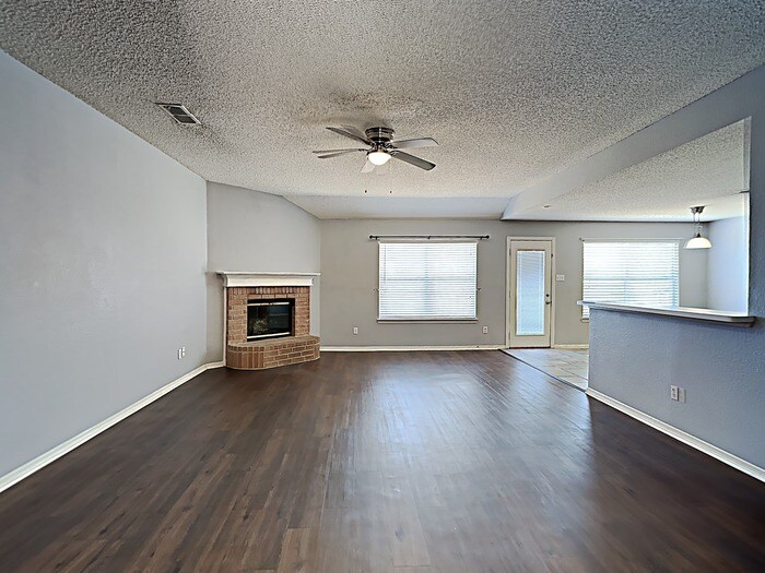 Building Photo - 8025 Jolie Dr