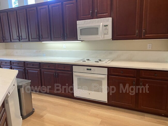 Building Photo - 12040 Gold Pointe Ln