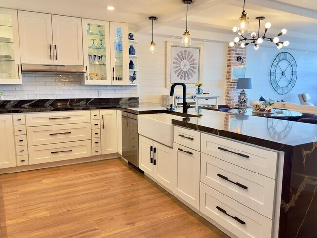 Building Photo - 800 SE 20th Ave