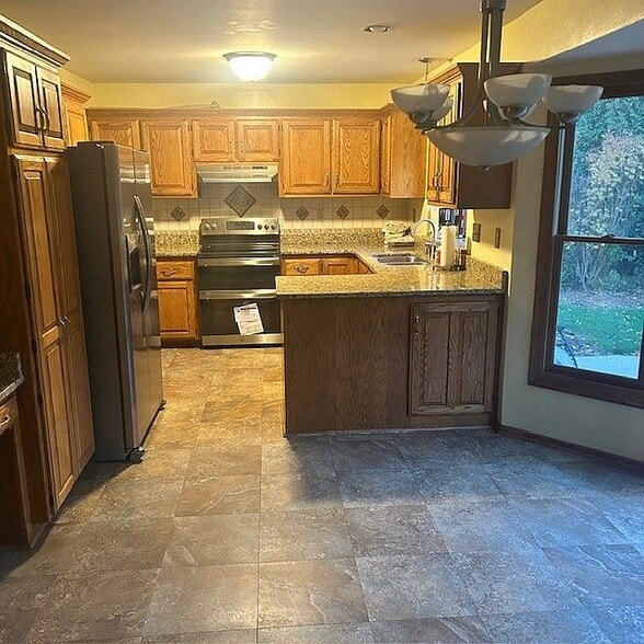 Building Photo - 629 Hawthorne Ln