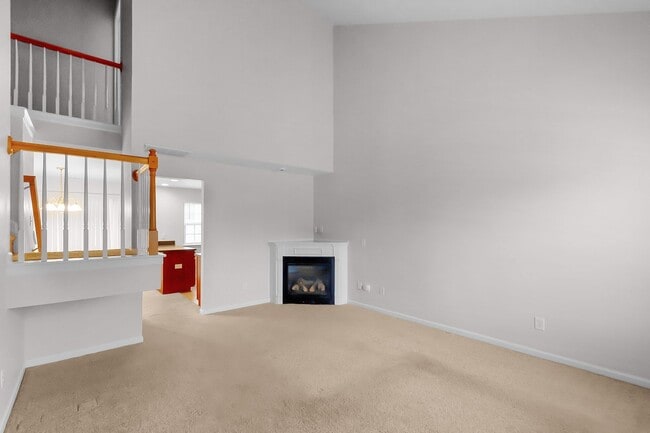 Building Photo - Master-on-Main End-Unit Townhome in Back Creek Villages!