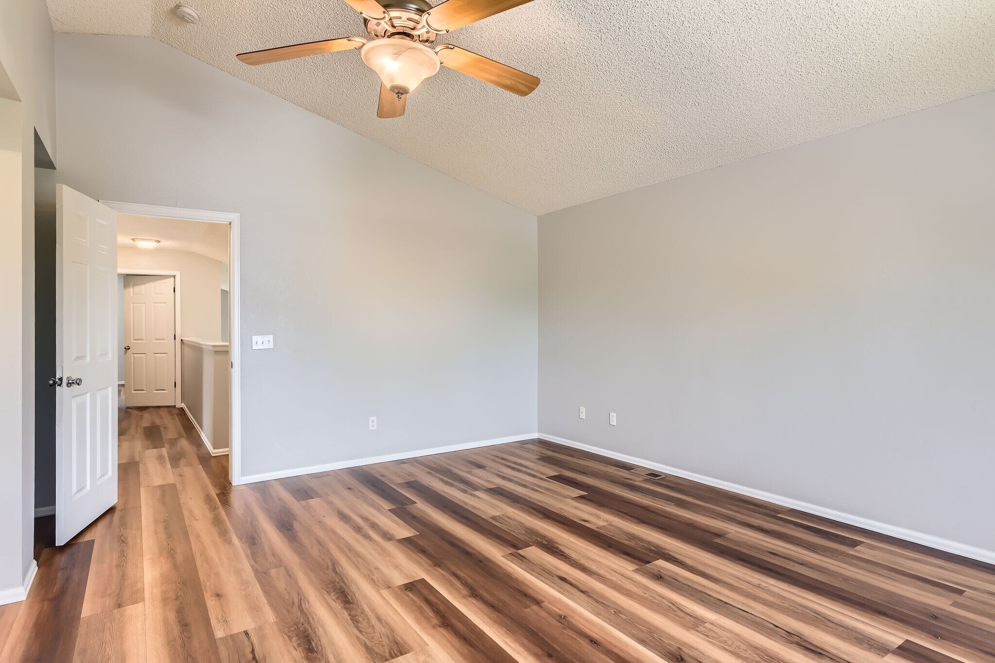 Building Photo - 8750 Redwing Ave