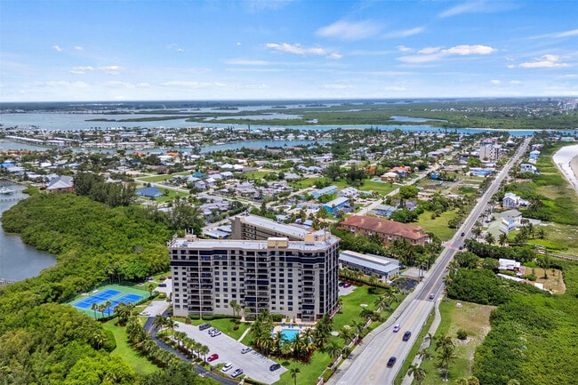 Building Photo - 801 S Ocean Dr