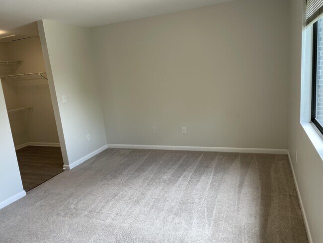 Building Photo - 159 Harvest Dr