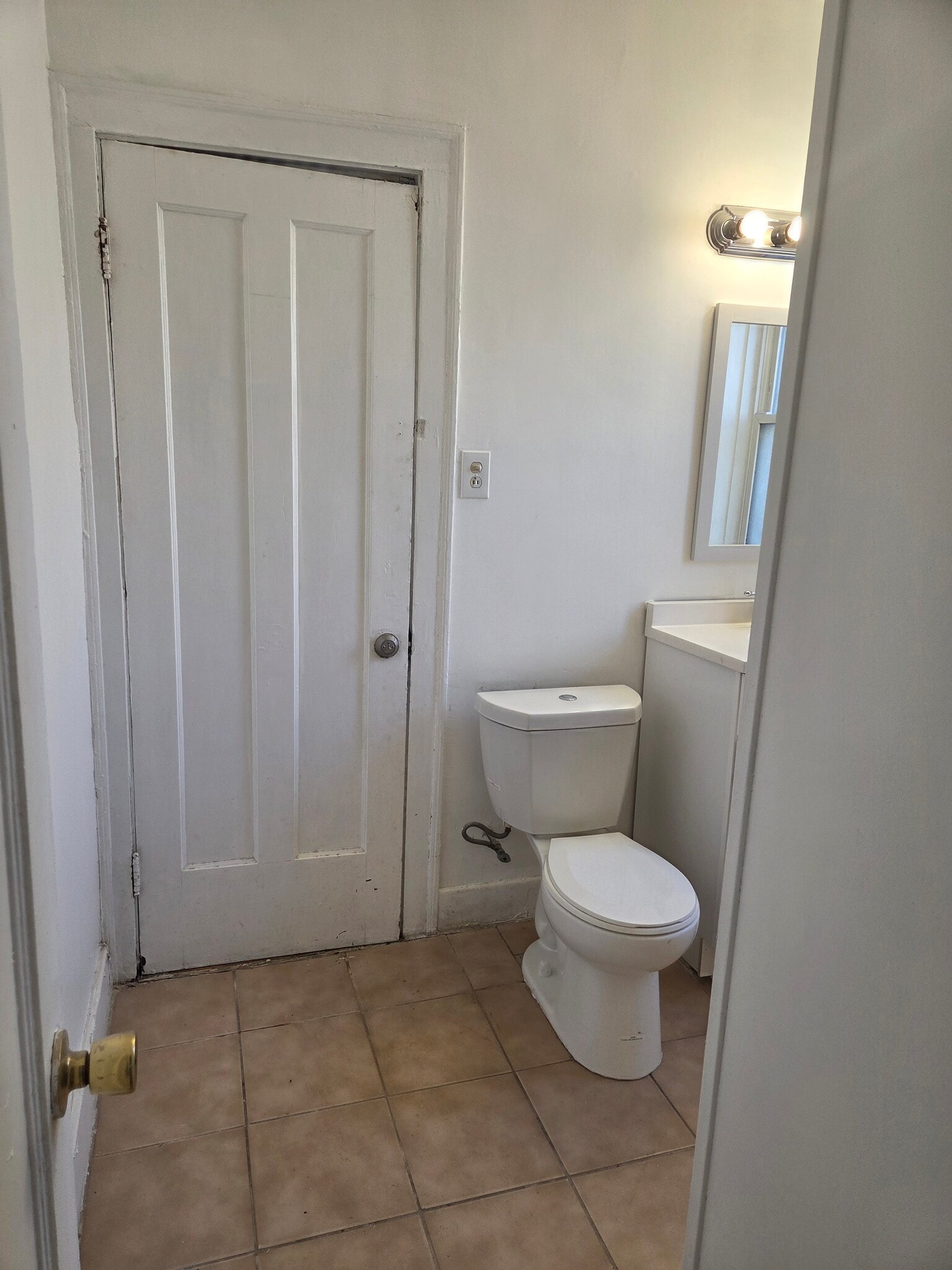 Building Photo - 6433 N Hamilton Ave