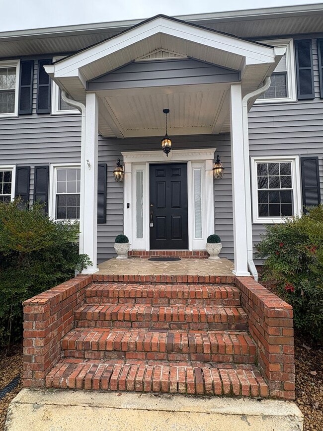 Building Photo - Charming Home Near Lakewood Golf & Country Club in Tullahoma...