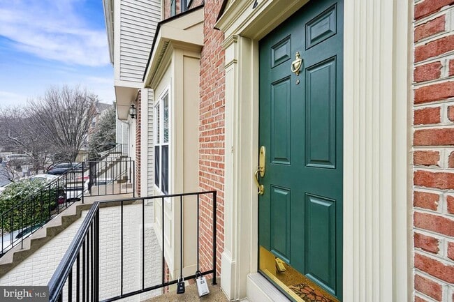 Building Photo - 45590 Whitcomb Square