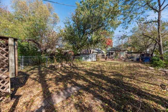 Building Photo - 238 S Estelle St