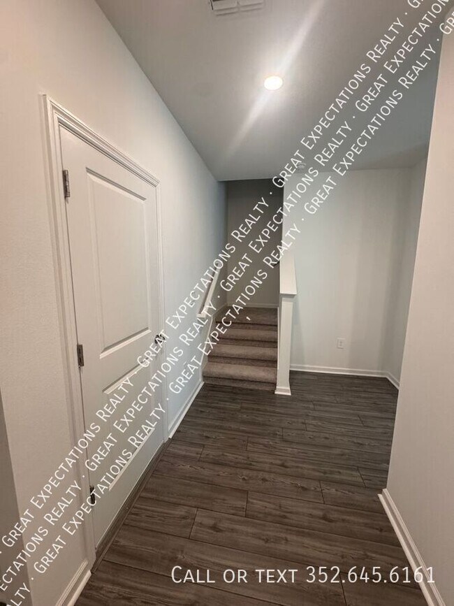 Building Photo - 4923 SW 81st Ln