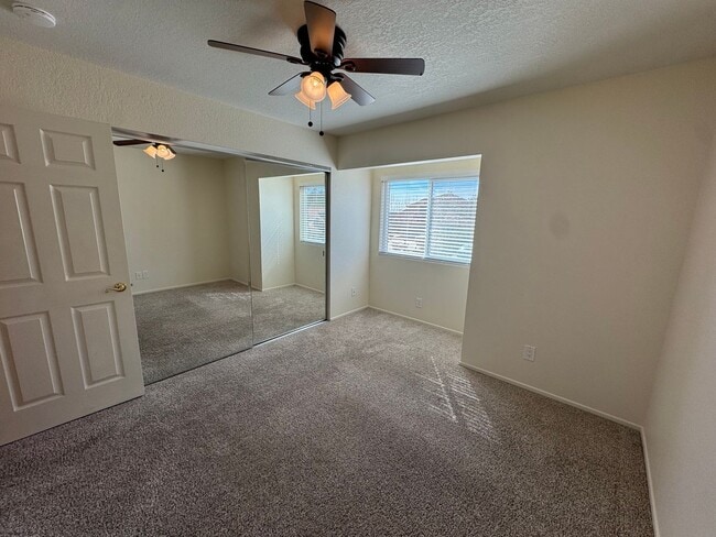 Building Photo - 4 Bedroom house with pool and amazing views