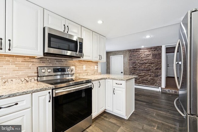 Building Photo - 1687 E Main St