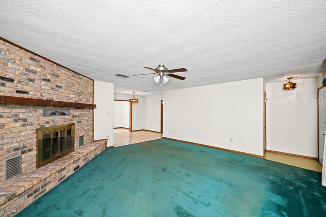 Building Photo - 18050 Steele Dr
