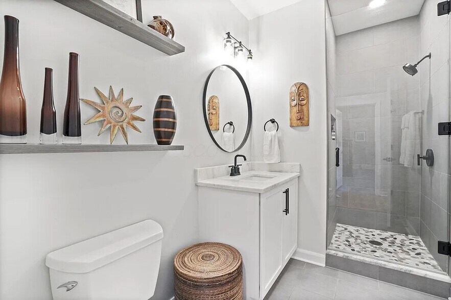 Guest Bath - 300 W Spring St