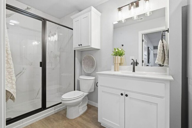 Building Photo - Move In Special! Lawn Care Included! Fully Remodeled 2/1/1