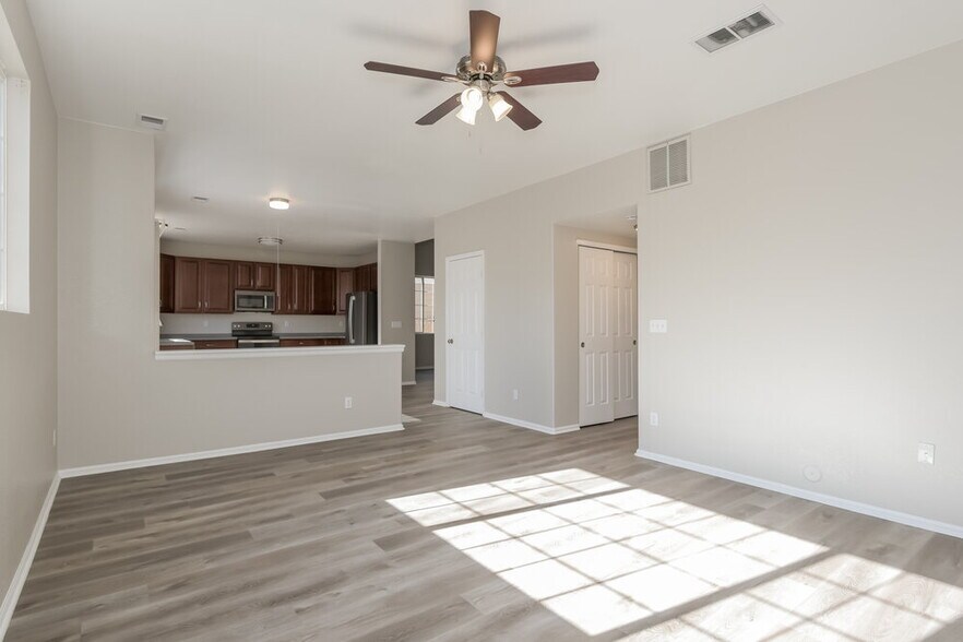 Building Photo - 7441 S Mobile St