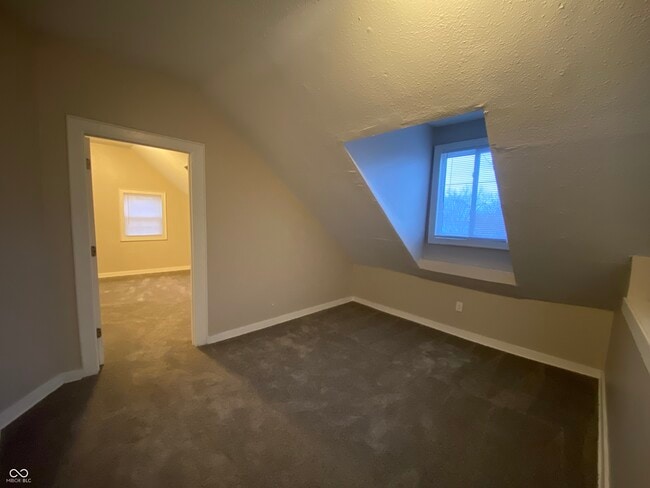 Building Photo - 326 N Elder Ave