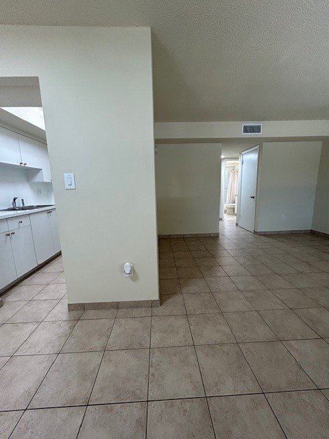 Building Photo - 411 S Nimbus Ave