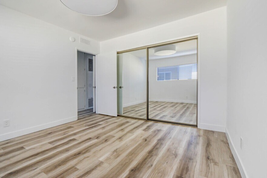 Building Photo - 3663 Mentone Ave