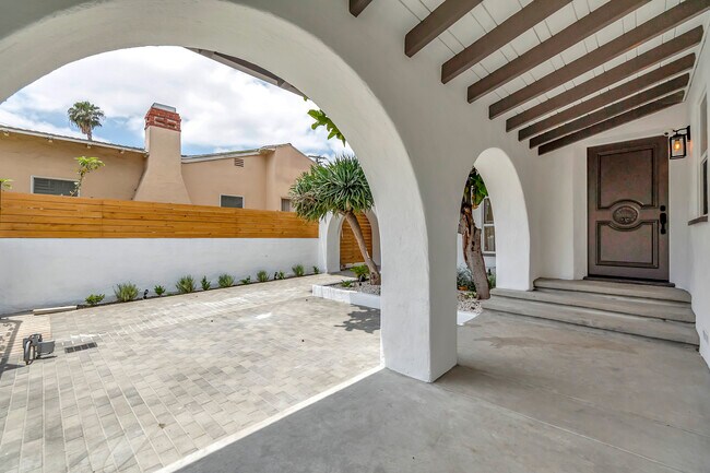 Building Photo - 223 S Le Doux Rd