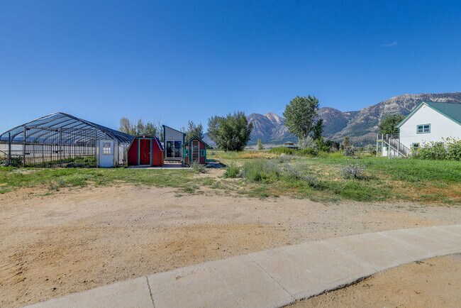 Building Photo - 445 Hansen Ln