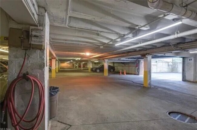 Building Photo - 11720 Edgewater Dr