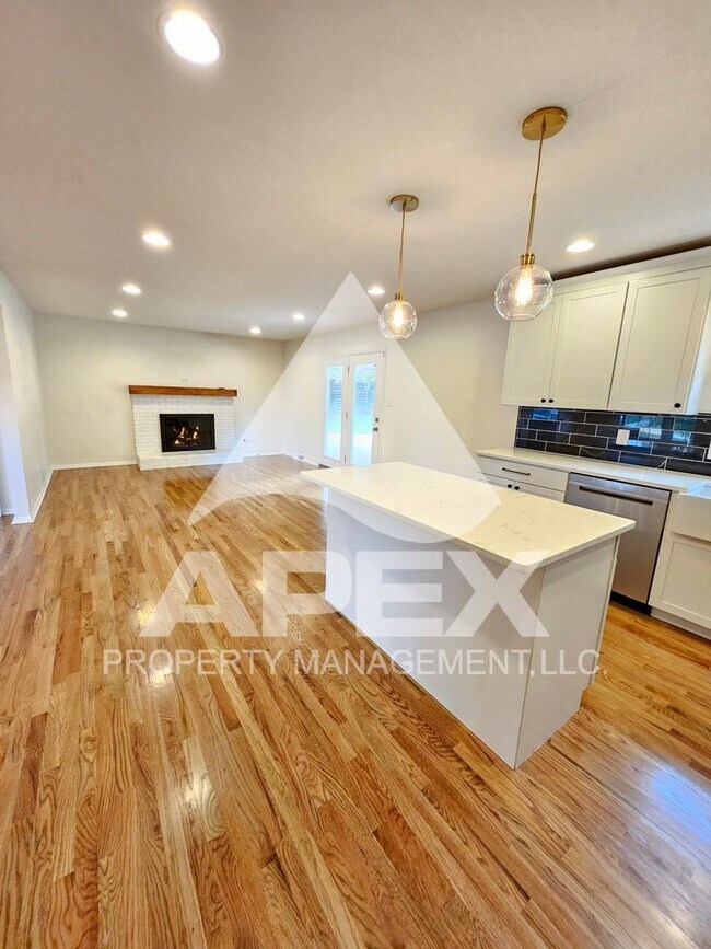 Building Photo - Renovated & Stunning - Single level Brick ...