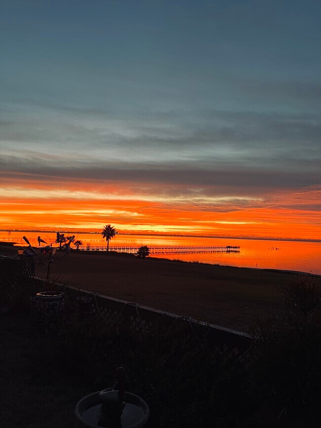 Building Photo - 120 Shore Dr