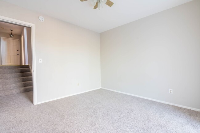 Building Photo - 3915/3917 E 60th Pl Duplex