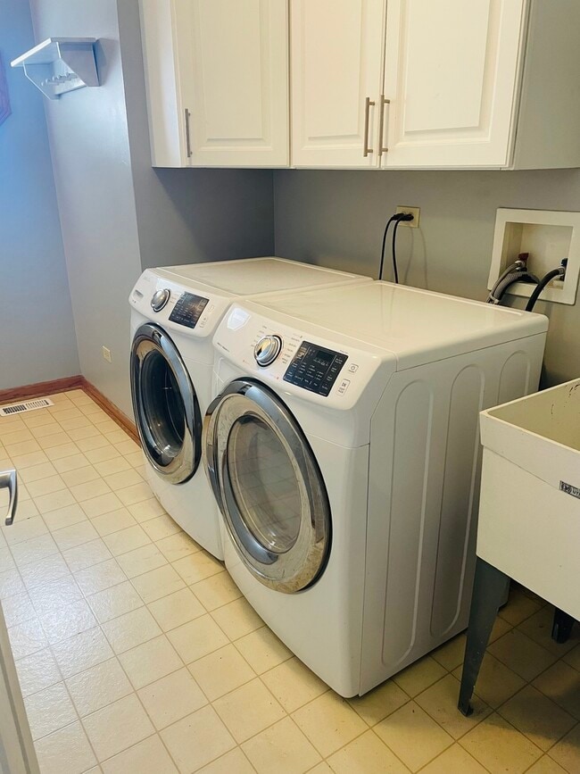 Building Photo - 6906 Townsend Blvd