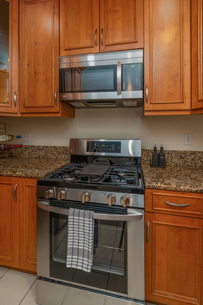 Building Photo - 3689 S La Cienega Blvd