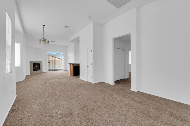 Building Photo - Beautiful 3/2 home! Corner lot in gated community!!