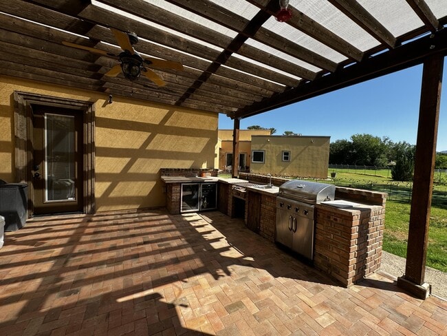 Building Photo - 5200 Garden Vly