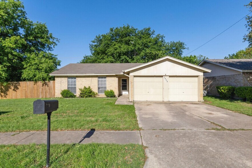 Primary Photo - 6121 Stardust Dr S