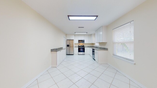 Building Photo - 620 Segovia Rd