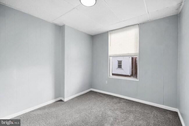 Building Photo - 958 E Russell St