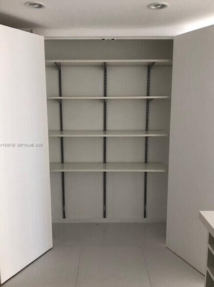 Building Photo - 555 NE 15th St