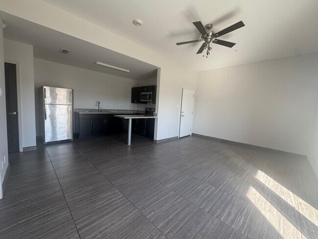 Building Photo - 502 Shiloh Dr