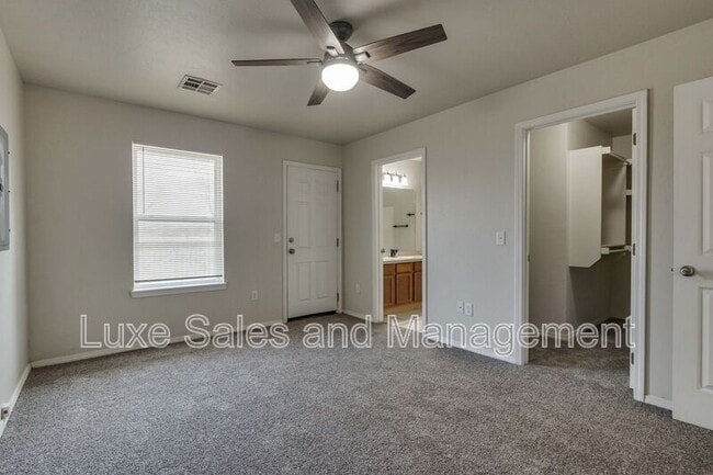 Building Photo - 1736 W Palm Pl